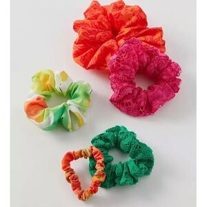 UO Scrunchie Multi-pack- Mixed Size & Colours